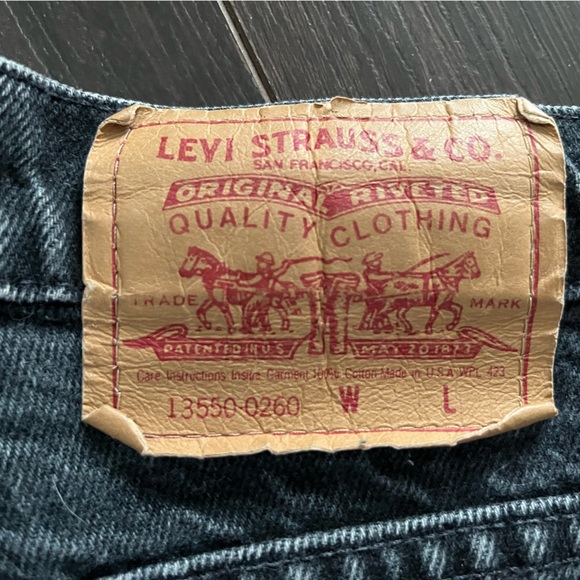 LEVIS Denim 550 relaxed mid/high-rise fit short (red tag) - Picture 7 of 7